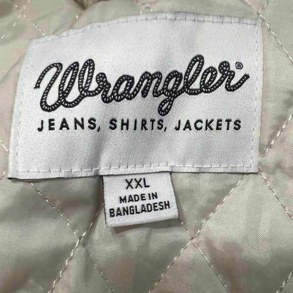 Wrangler Retro Tan and Gray Patterned Women’s Shacket Jacket - Picture 8 of 10